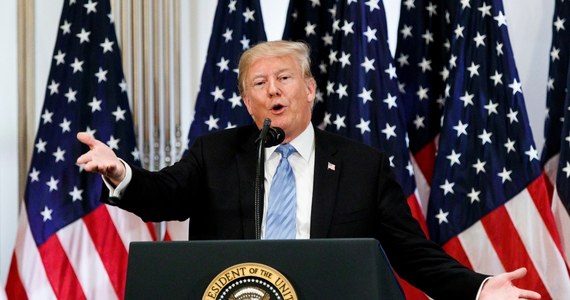 "Dzięki mnie udało się uniknąć wojny z Koreą Północną. Gdybym nie został wybrany, mielibyśmy wojnę" - powiedział Donald Trump podczas jednej z konferencji odbywających się podczas Zgromadzenia Ogólnego ONZ w Nowym Jorku. Według prezydenta USA jego poprzednik, Barack Obama, powiedział mu, że "był bardzo blisko wojny". "Zginąć mogły miliony ludzi. Bardzo łatwo mogłoby dojść do wojny światowej" - podkreślił Trump.
