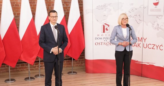 "Uszanujemy wyrok sądu; zgodnie z jego postanowieniem opublikujemy stosowne sprostowanie, ale premier Mateusz Morawiecki nie musi przepraszać opozycji; główne zarzuty PO zostały odrzucone" - napisała w czwartek na Twitterze rzeczniczka rządu Joanna Kopcińska, komentując wczorajsze postanowienie Sądu Apelacyjnego w Warszawie. Z kolei rzeczniczka PiS Beata Mazurek podkreśliła, że "postanowienie sądu jest jasne - premier Mateusz Morawiecki nie musi przepraszać opozycji". 