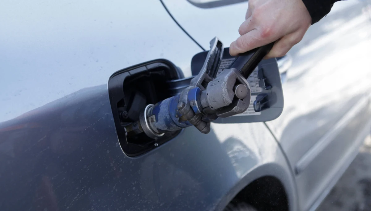 ​Kierowcy samochodów na gaz muszą szykować się na dalsze podwyżki cen, choć już te dotychczasowe były wysokie. To problem dla 3 milionów właścicieli takich samochodów.