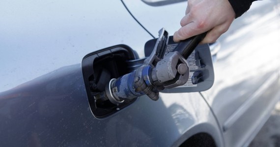 ​Kierowcy samochodów na gaz muszą szykować się na dalsze podwyżki cen, choć już te dotychczasowe były wysokie. To problem dla 3 milionów właścicieli takich samochodów.