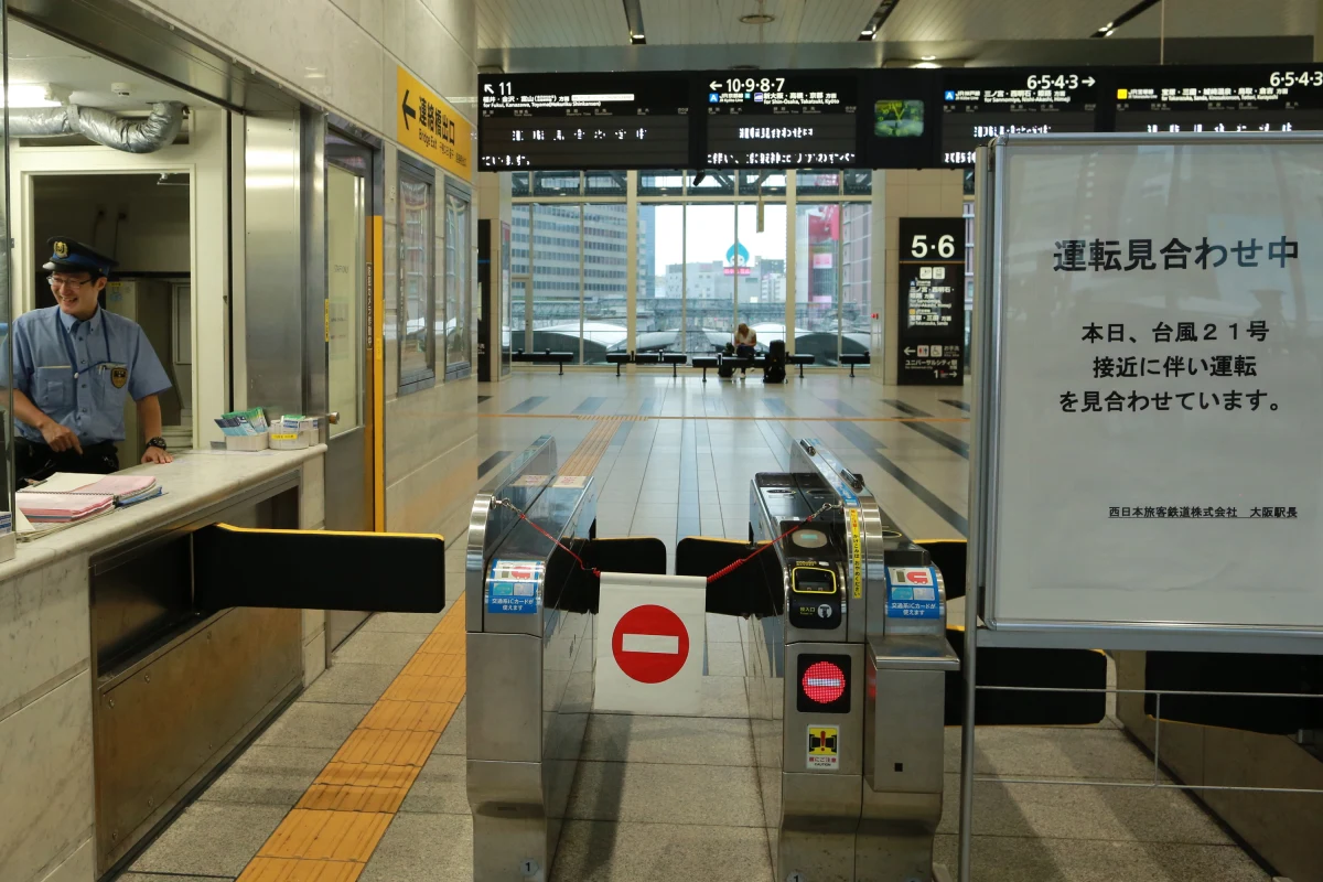 Japońska policja aresztowała 49-letnią kobietę, która przez kilka lat ukrywała zwłoki noworodka w skrytce bagażowej na dworcu kolejowym w stolicy kraju - Tokio. Japonka sama zgłosiła się na policję. O sprawie donosi BBC.