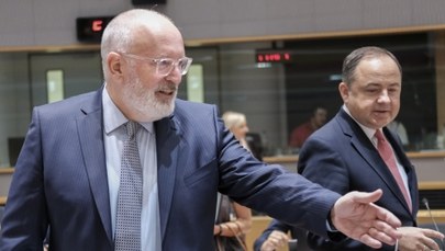 Timmermans "herosem praworządności"? Drugą kadencję ma w kieszeni