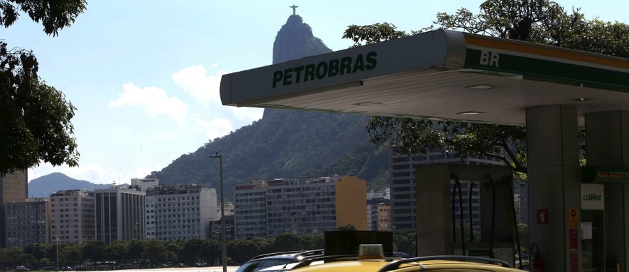 ​Brazylijski państwowy koncern naftowy Petrobras poinformował w czwartek, że zgodnie z porozumieniem zawartym z wymiarem sprawiedliwości USA zapłaci 853,2 mln dol. odszkodowań za szkody powstałe wskutek korupcji na styku dyrekcja koncernu - firmy prywatne - politycy.