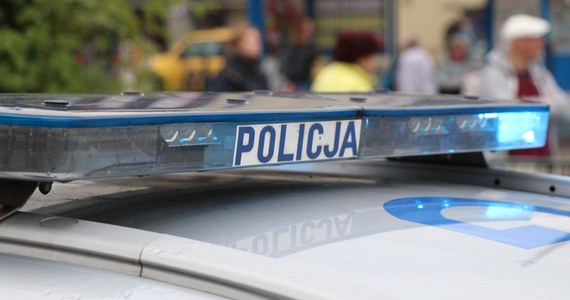 ​Policjantom udało się zatrzymać mężczyznę, który wieczorem uciekł z komisariatu policji przy ulicy Szerokiej w Krakowie - dowiedział się reporter RMF FM.