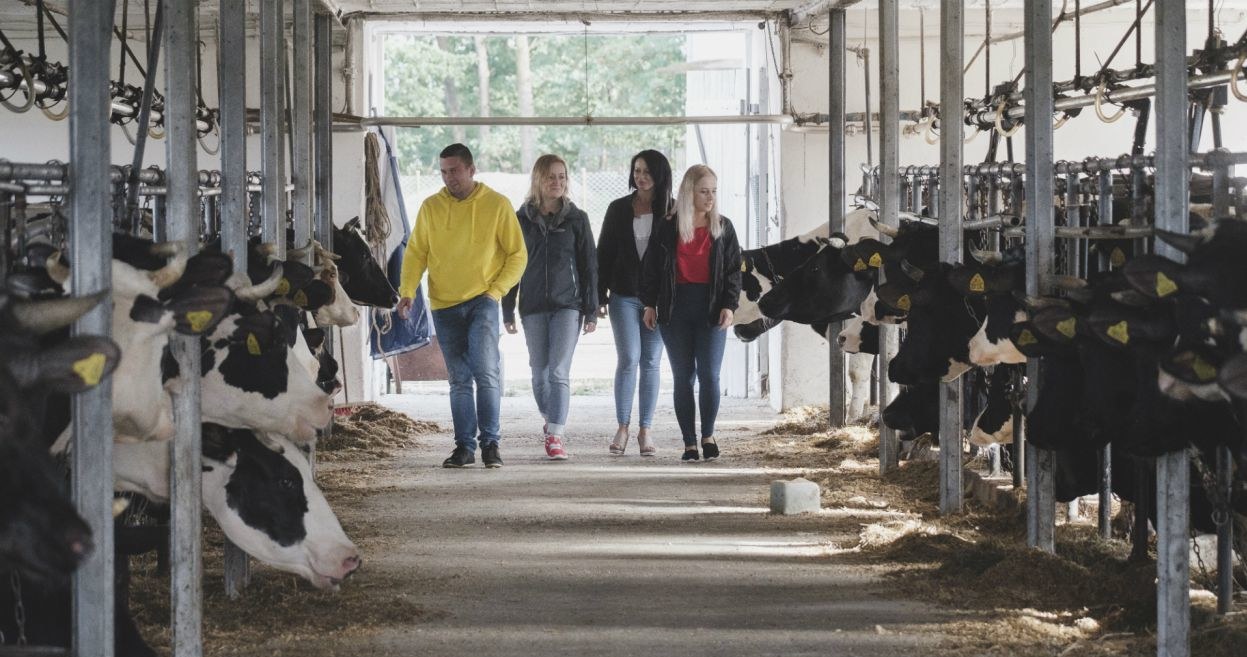 Życie na wsi to nie przelewki! Już w niedzielę, 7 października, przekonają się o tym kandydatki na żony rolników. Co wydarzy się w piątym odcinku "Rolnik szuka żony"? Sprawdźcie!