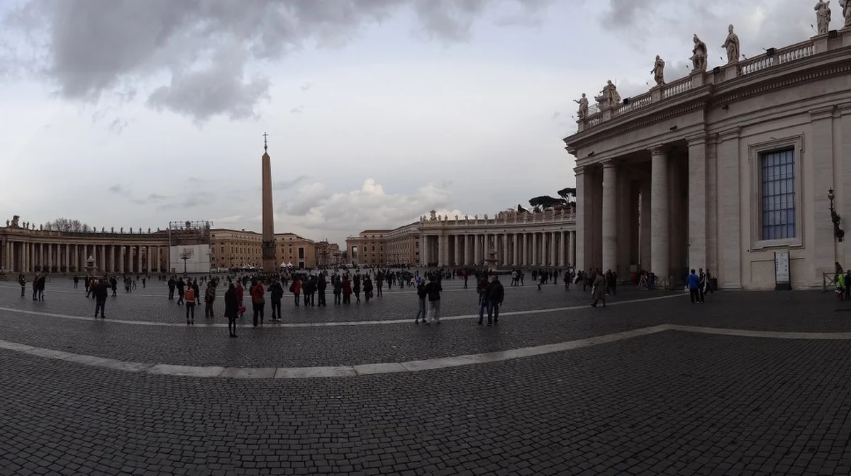 Polak dokonał w piątek rano zniszczeń w rzymskim kościele - sanktuarium Miłosierdzia Bożego - i zagroził zakonnicy, która usiłowała go powstrzymać - podały włoskie media. Mężczyzna został zatrzymany przez karabinierów. Motyw ataku nie jest znany.