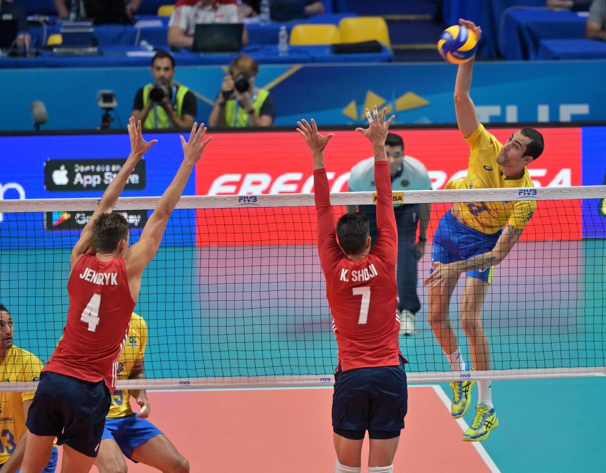 Brazylijscy siatkarze pokonali w Turynie Amerykanów 3:0 (25:20, 25:18, 25:19) w ostatnim meczu grupy I trzeciej rundy mistrzostw świata. Obie drużyny już wcześniej były pewne awansu do półfinału i stawką spotkania było pierwsze miejsce w tabeli.