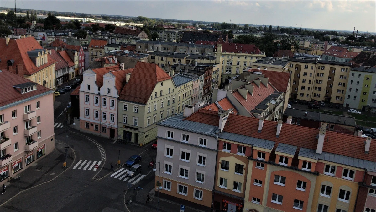 Dolnośląska Oława była w tę sobotę Twoim Miastem w Faktach RMF FM! Blisko 30-tysięczne miasteczko słynie z wyjątkowego 300-letniego zegara na wieży miejscowego ratusza. W Oławie warto zajrzeć również do Pałacu Luizy, a miłośnicy aktywnego wypoczynku powinni koniecznie odwiedzić Termy Jakuba.