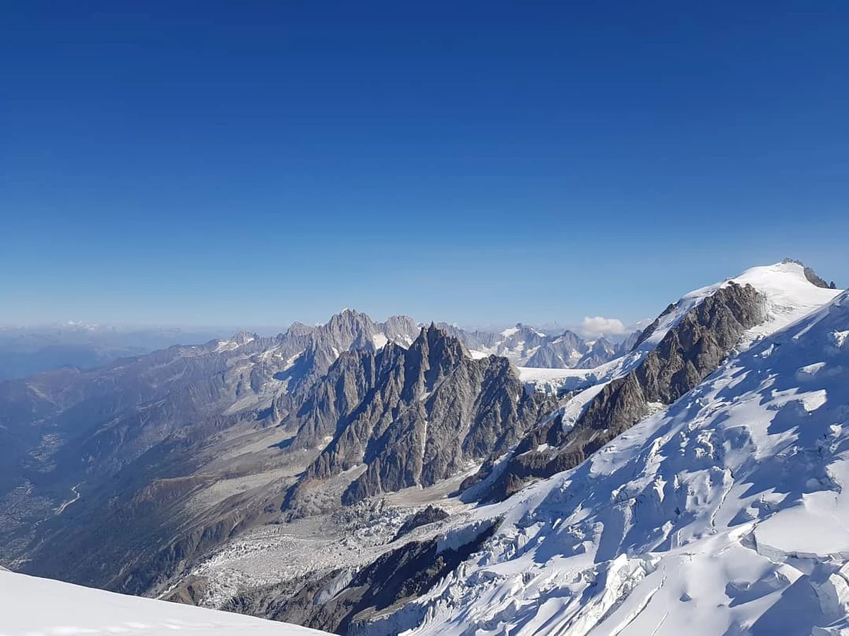 Prokuratura zamierza przesłuchać wszystkich uczestników feralnej, czerwcowej wyprawy na Mont Blanc podczas której zginęła 40-letnia Polka. Przypomnijmy, reporterzy RMF FM ujawnili bulwersujące szczegóły czerwcowej wyprawy. Nasi dziennikarze pokazali również luki w prawie, które pozwalają działać w branży turystycznej osobom niemającym odpowiednich uprawnień. 