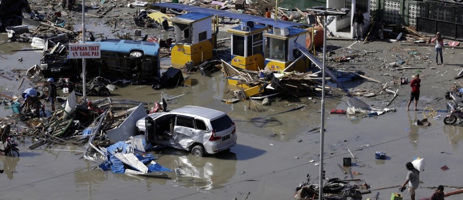 Do 832 wzrosła liczba ofiar śmiertelnych silnego tsunami na indonezyjskiej wyspie Sulawesi (dawniej Celebes), które było efektem piątkowego trzęsienia ziemi o magnitudzie 7,5.
