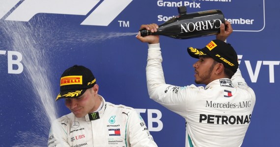 Broniący tytułu Brytyjczyk Lewis Hamilton wygrał po raz trzeci w karierze wyścig o Grand Prix Rosji, 16. rundę mistrzostw świata Formuły 1. Kierowca teamu Mercedes GP umocnił się na prowadzeniu w klasyfikacji generalnej.