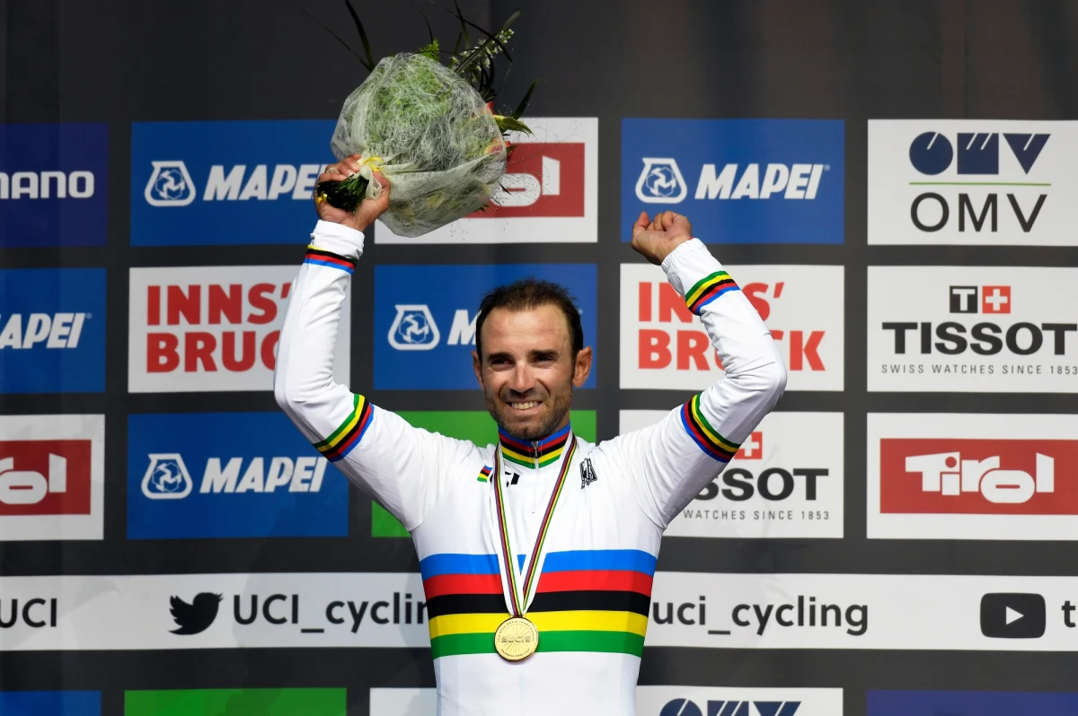 Hiszpan Alejandro Valverde zdobył w Innsbrucku tytuł mistrza świata kolarskiej elity w wyścigu ze startu wspólnego, wygrywając finisz z  czteroosobowej grupy. Srebro wywalczył Francuz Romain Bardet, a brąz – Kanadyjczyk Michael Woods. Tuż za podium uplasował się Holender Tom Dumoulin.