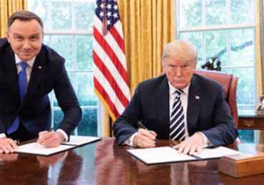 Duda: Jak ktoś woli się skupiać́ na tym, że nie siedziałem na złotym tronie, to trudno