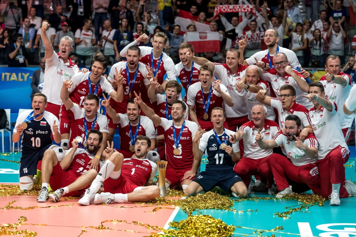 Polscy siatkarze rozegrali kapitalny mecz w Turynie i w imponującym stylu pokonali w finale mistrzostw świata Brazylię 3:0! To drugi triumf polskich siatkarzy w mundialu z rzędu! Przez całe spotkanie to biało-czerwoni dyktowali warunki gry.