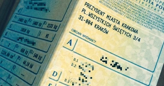 Kierowcy nie muszą już mieć przy sobie dowodu rejestracyjnego i zaświadczenia o opłaconym OC. Pozwalają na to przepisy, które dziś weszły w życie.