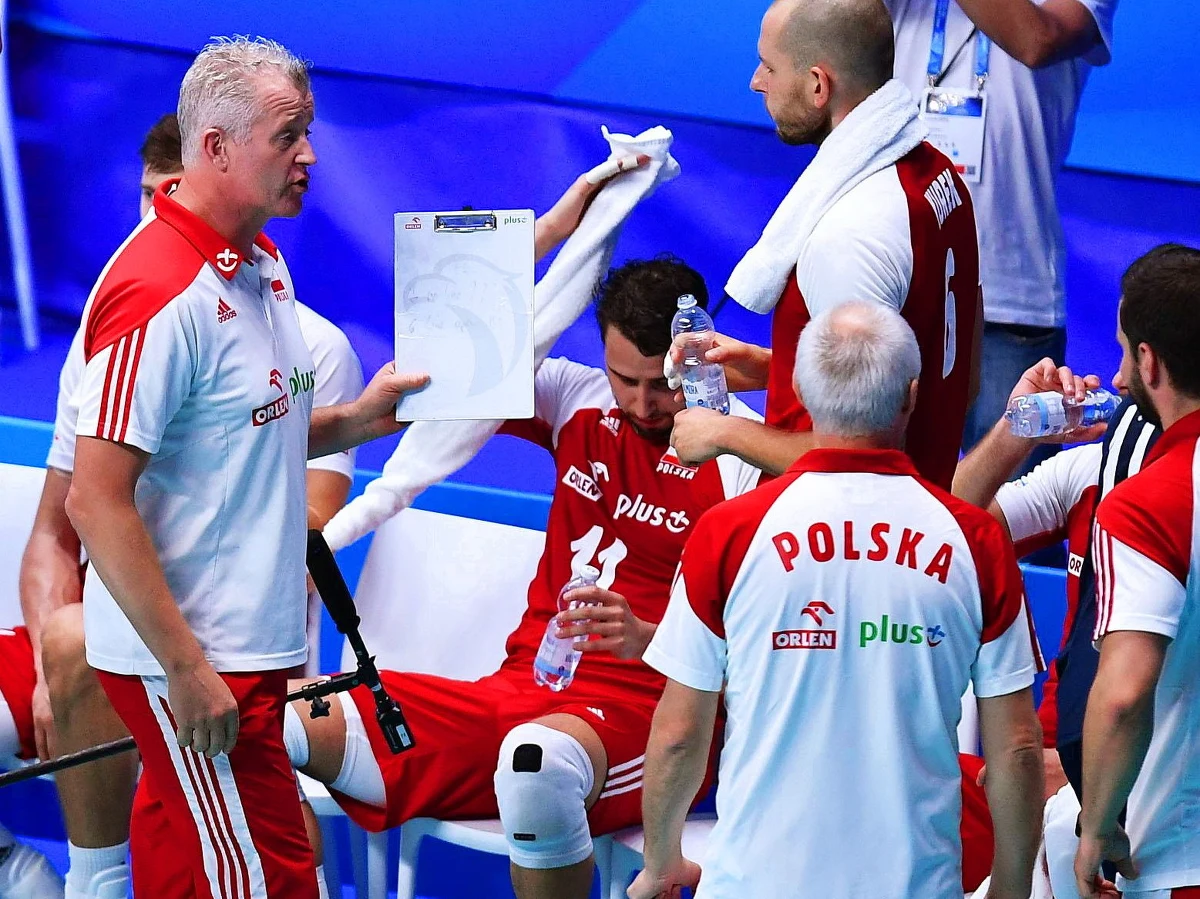 Słynący z niekonwencjonalnych metod pracy Vital Heynen został zatrudniony w roli trenera polskich siatkarzy, by przywrócić im blask i sukcesy. Ryzykant, gaduła z Belgii wywiązał się z tego już w pierwszym roku pracy, zdobywając złoty medal mistrzostw świata.