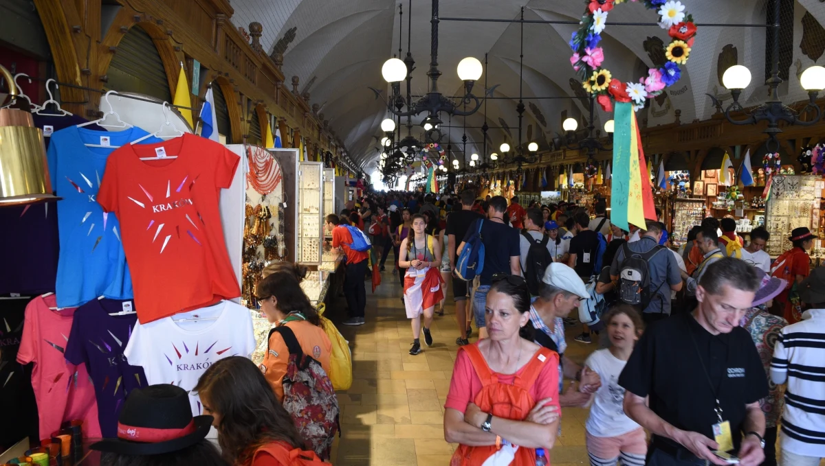 Ponad 30 tys. zł miesięcznie zapłaci nowy najemca jednego z kramów w znajdujących się w krakowskich Sukiennicach. W przetargu rozstrzygniętym przez Zarząd Budynków Komunalnych wystartowało 47 oferentów. Cena z wyjściowej 1,4 tys. zł za metr kw. poszybowała do 3 tys. zł.