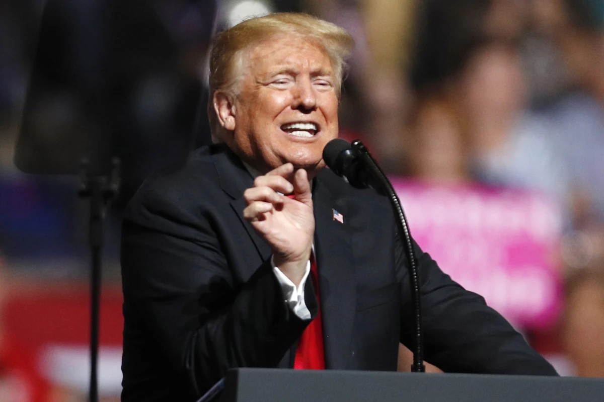 Prezydent Donald Trump powiedział w poniedziałek, że chce podpisać nowy układ NAFTA z Kanadą i Meksykiem pod koniec listopada. Podkreślił, że to nałożenie ceł na partnerów pozwoliło na zawarcie tego paktu, który teraz ułatwi USA negocjacje z UE i Chinami. Porozumienie pod nazwą USA-Mexico-Canada Agreement (USMCA) "będzie wspierać wiele - setki tysięcy - amerykańskich miejsc pracy" - powiedział Trump na konferencji prasowej w Białym Domu i zapewnił, że układ ten uczyni Amerykę Północną "potęgą przemysłową". Prezydent nazwał układ "najbardziej nowoczesnym, aktualnym i zrównoważonym porozumieniem handlowym" w historii USA.
