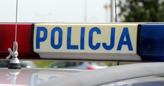 ​Policjanci wyjaśniają okoliczności ataku ostrym narzędziem, prawdopodobnie siekierą, w miejscowości Sobienie Jeziory w powiecie otwockim na Mazowszu.