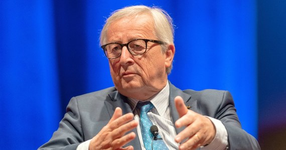 Przewodniczący Komisji Europejskiej Jean-Claude Juncker ostrzegł Włochy, by nie przejmowały budżetu na rok 2019 obciążonego dużym deficytem, co grozi kryzysem i dodał, że jeśli Rzym "będzie nadal chciał specjalnego traktowania, to będzie to koniec euro".
