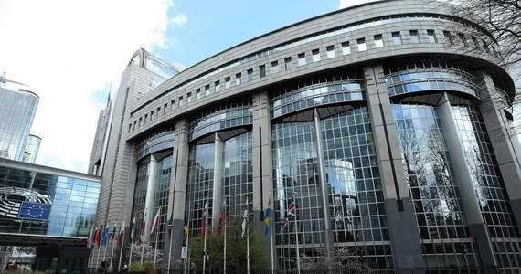 ​UE powinna mieć mechanizm monitorowania przestrzegania praworządności we wszystkich krajach - mówili europosłowie podczas poniedziałkowego posiedzenia Komisji Wolności Obywatelskich Parlamentu Europejskiego, na którym omawiano sytuację w Rumunii.