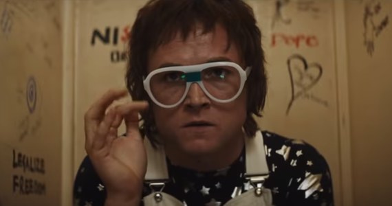 Taron Egerton zagra sir Eltona Johna w "epickim musicalu fantasy" - jak mówią o filmie "Rocketman" jego twórcy. Film ma trafić do kin latem przyszłego roku, a tytuł nawiązuje do jednego z najbardziej znanych przebojów Eltona Johna.