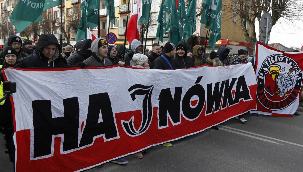 Rzecznik Praw Obywatelskich składa zażalenie na umorzenie śledztwa w sprawie Marszu Pamięci Żołnierzy Wyklętych w Hajnówce - dowiedział się reporter RMF FM. W lutym doszło tam do organizowanej m.in. przez ONR manifestacji, podczas której według RPO mogło dojść do publicznego propagowania rasizmu i faszystowskiego ustroju państwa. Użyto także faszystowskich symboli.