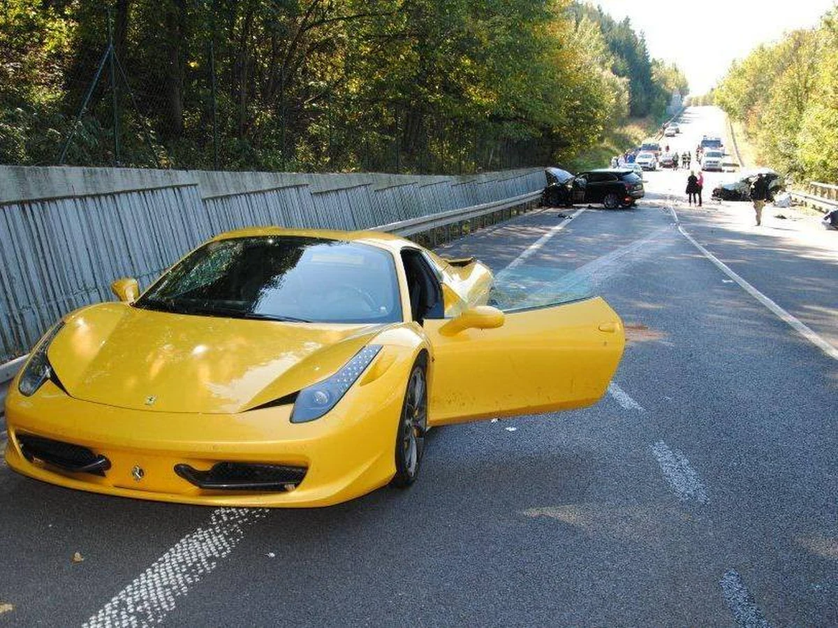Słowacka policja chce kary więzienia dla wszystkich trzech polskich kierowców luksusowych samochodów, którzy w niedzielę urządzili sobie wyścigi na drodze publicznej i doprowadzili do śmiertelnego wypadku. Grozi im do pięciu lat więzienia.