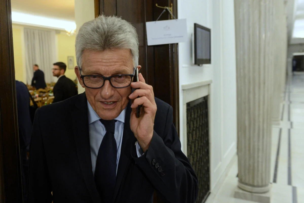 Stanisław Piotrowicz nie chce przepraszać pierwszej prezes Sądu Najwyższego Małgorzaty Gersdorf i sędziego Krzysztofa Rączki. To oni złożyli pozew o ochronę dóbr osobistych po słowach posła PiS o sędziach-złodziejach, którzy "nie powinni orzekać". Wypowiedział je bezpośrednio przed posiedzeniem Krajowej Rady Sądownictwa, na którym wybierano nowych sędziów do Sądu Najwyższego.