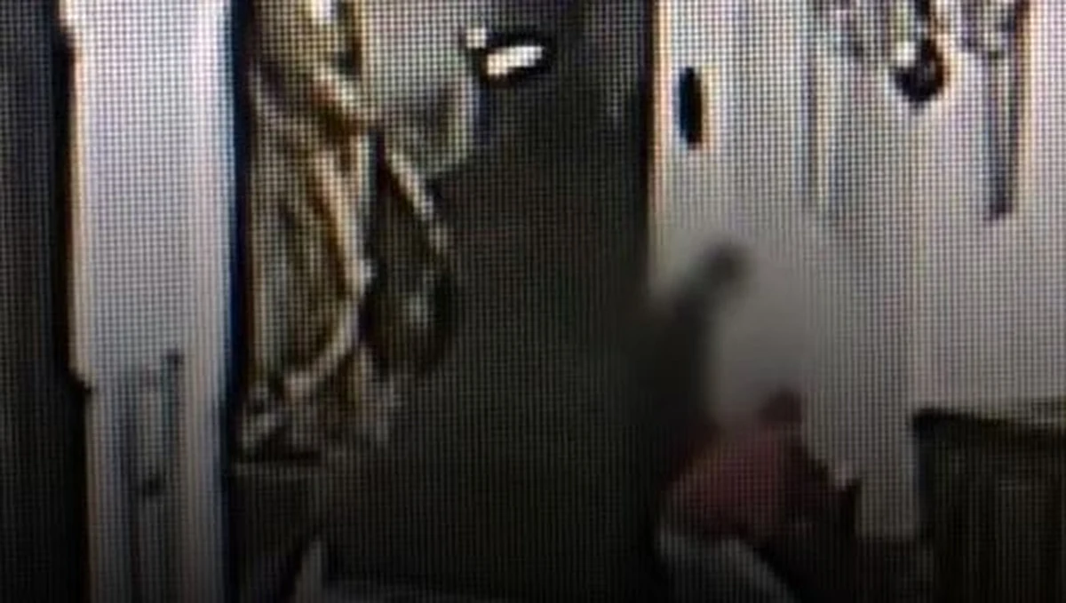 Siostra zakonna z Lidzbarka Warmińskiego zamknęła w kościele dwóch mężczyzn, którzy próbowali ukraść skarbony na datki. Siostra wezwała policję, a ta zatrzymała złodziei.