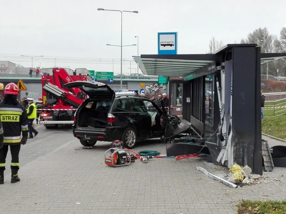 Na 12 lat więzienia skazał Sąd Okręgowy w Kielcach Roberta C., który w listopadzie ubiegłego roku wjechał w przystanek autobusowy w centrum miasta. Zginęła jedna osoba, a pięć zostało rannych. Skazany mężczyzna był wtedy pijany. 