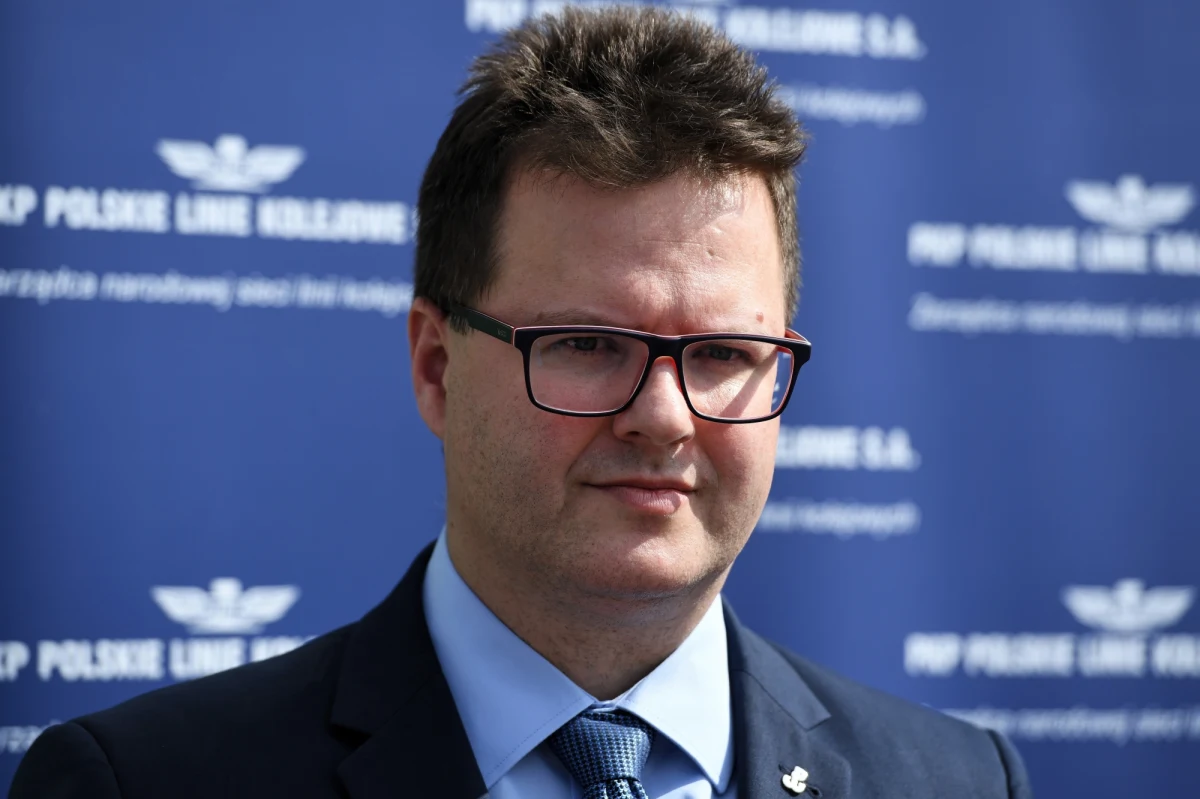 PKP Polskie Linie Kolejowe wzywają spółkę Astaldi do realizacji kontraktów na liniach Dęblin – Lublin i Rawicz – Leszno. Poinformował o tym wiceminister infrastruktury Andrzej Bittel. "W piątek wieczorem Astaldi przysłało do PKP PLK informację, że umowy wygasły" - wyjaśnił. 