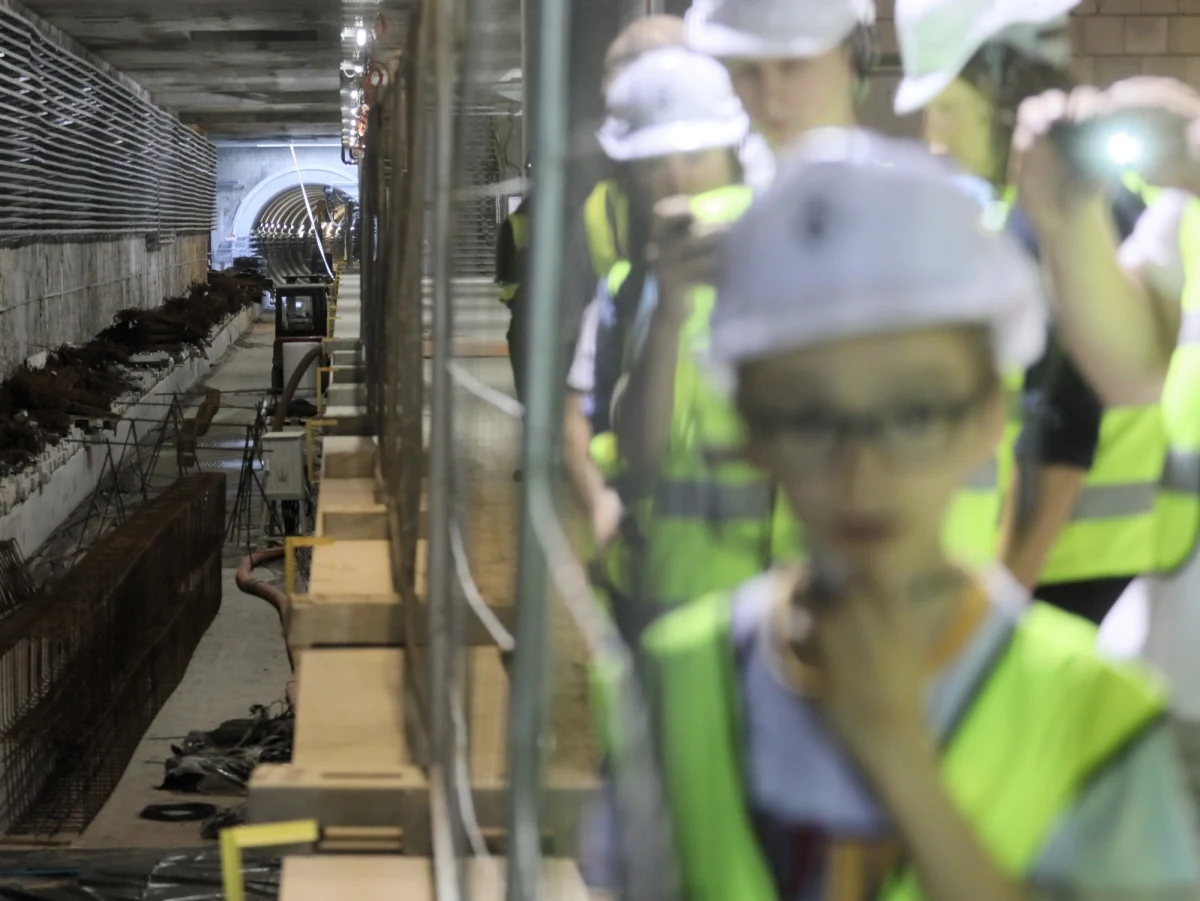 Firma Astaldi nie wróci do kontraktów kolejowych na trasach Warszawa-Lublin i Poznań-Wrocław - mówi RMF FM rzecznik firmy Mateusz Witczyński. Według niego firma mogła porzucić te kontrakty, gdyż znacząco zmieniły się warunki rynkowe. Minister infrastruktury Andrzej Adamczyk mówi, że najważniejsze jest zabezpieczenie interesu polskich podwykonawców - aż 40 z nich zostało już na lodzie. Wielu z nich jest w Warszawie na rozmowach z przedstawicielami PKP PLK. Mówią, że ich biznesy upadną i dają PKP PLK ultimatum: pieniądze albo zablokujemy drogi.