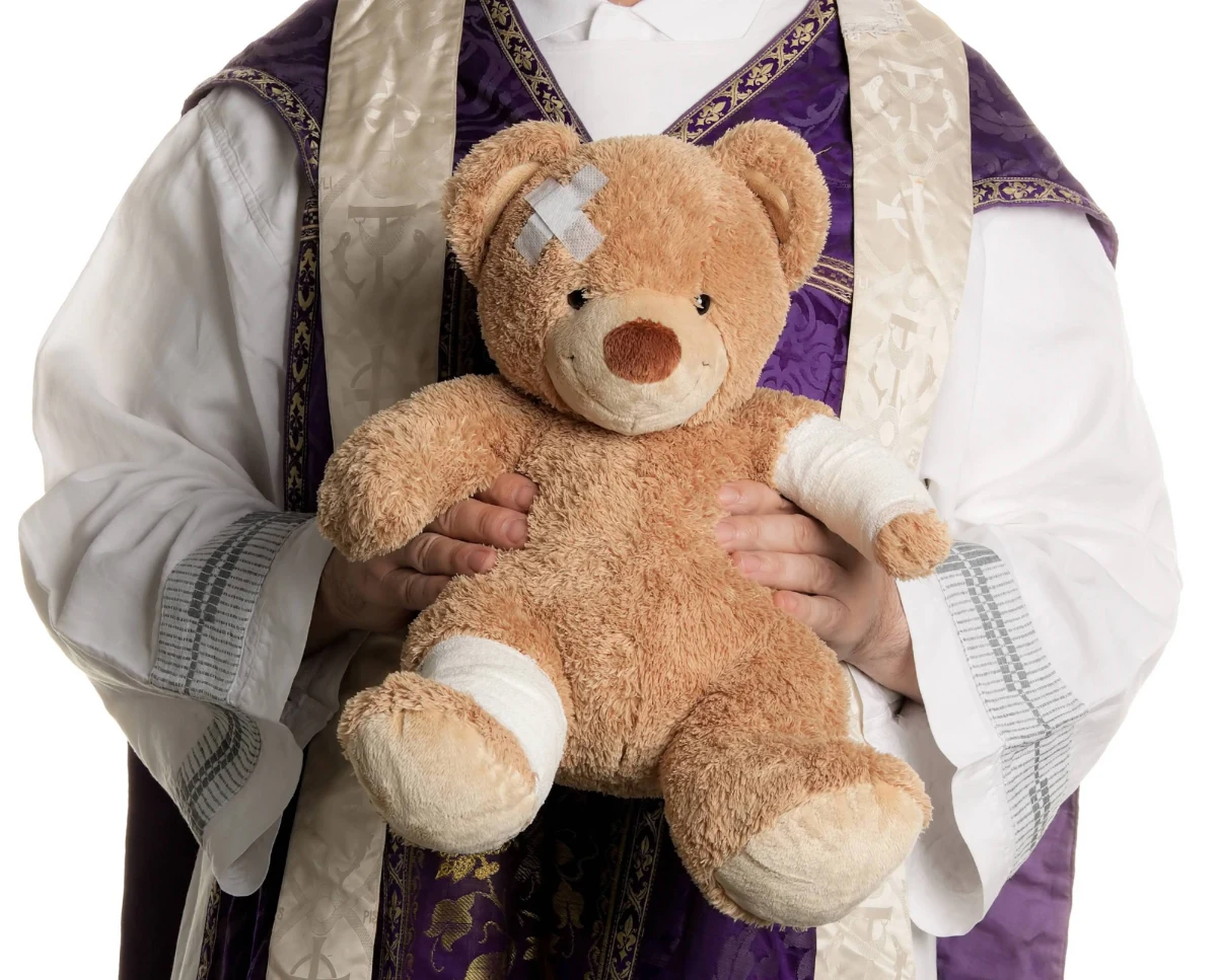 Przedstawiam kilka spośród wielu listów, które w ostatnim czasie dostałem od księży z różnych diecezji i zgromadzeń zakonnych. Wszystkie są podpisane imieniem i nazwiskiem, ale z wiadomych powodów nie ujawniam personaliów. Musiałem też usunąć lub zmienić szczegóły, które mogłyby zidentyfikować autorów. Jedyny mój komentarz do nich jest taki, że Kościół w Polsce dla dobra tak wiernych, jak i samych duchownych, musi podjąć się trudu oczyszczenia i wewnętrznej odnowy. Inaczej bowiem odejdzie od Ewangelii. 