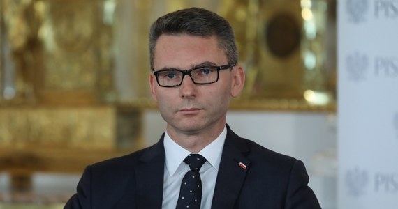 Polski ambasador w Rzymie Konrad Głębocki po trzech tygodniach od złożenia listów uwierzytelniających podał się do dymisji - ustaliła nieoficjalnie dziennikarka RMF FM Katarzyna Szymańska-Borginon.