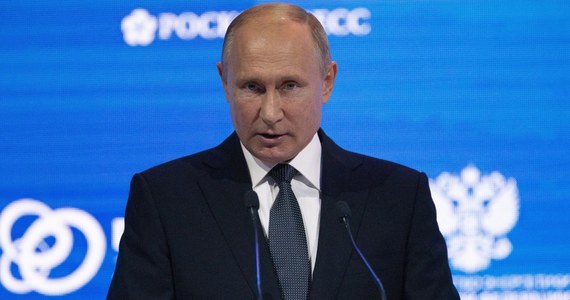 ​Prezydent Rosji Władimir Putin nazwał "kanalią" i "zdrajcą ojczyzny" byłego pułkownika wywiadu wojskowego GRU Siergieja Skripala. Putin zaprzeczył, by Rosja miała związek z próbą otrucia go w Salisbury w Wielkiej Brytanii w marcu.