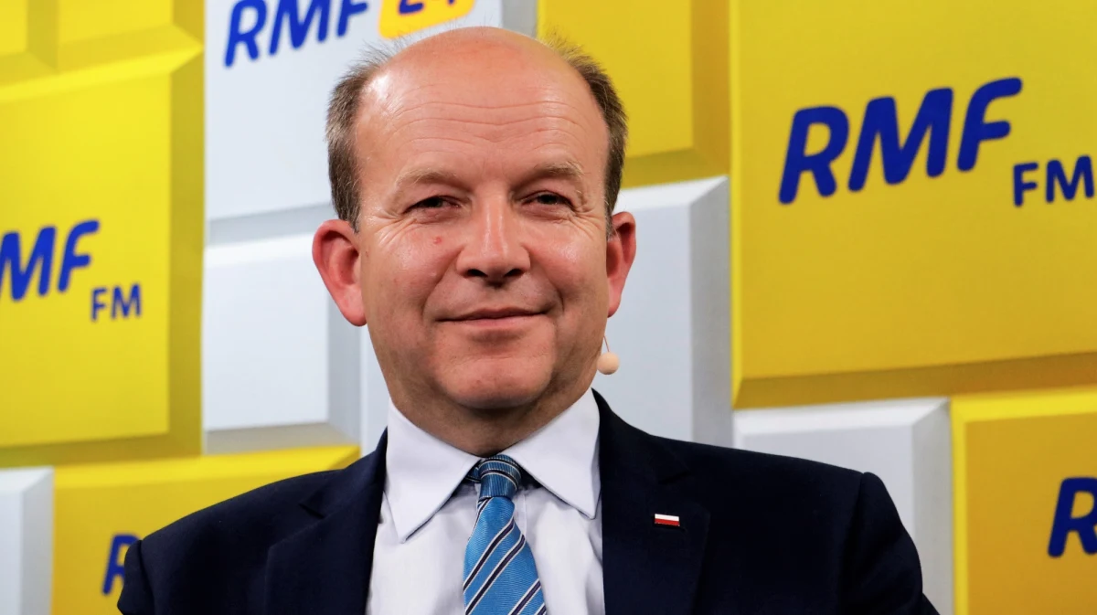 "Dobrowolność szczepień w Polsce? To zły pomysł" - mówi gość Marcina Zaborskiego w RMF FM Konstanty Radziwiłł. Według byłego ministra zdrowia "demokracja obywatelska polega na tym, że się wysłuchuje każdego". "Parlament powinien wysłuchać tych ludzi. Ale nie ma wątpliwości, żeby posłowie głosowani przeciw" - dodaje senator PiS. "Na tym polega demokracja i szacunek dla ludzi o odmiennych poglądach" - podkreśla. "Obowiązkowość szczepień odziedziczyliśmy po poprzednim systemie. I to dziedzictwo dobre" - tłumaczy gość Popołudniowej rozmowy w RMF FM. Zdaniem senatora PiS, pogarda wobec antyszczepionkowców, nie jest dobrą metodą. "Szczepienia są bezpieczne" – podkreśla były szef resortu zdrowia. 