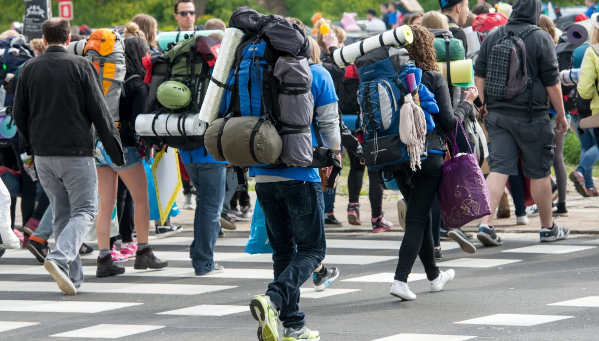 ​"Im mniej mamy bagażu, tym większa szansa, że kierowca zabierze nas w podróż autostopem" - radzi w rozmowie z RMF FM Michał Pater, autostopowicz, który podróżując w ten sposób odwiedził czterdzieści krajów na kilku kontynentach. Wśród nich były Ukraina, Rosja, Kazachstan, Kirgistan, Kanada, Meksyk, Stany Zjednoczone, Chiny i Mongolia.