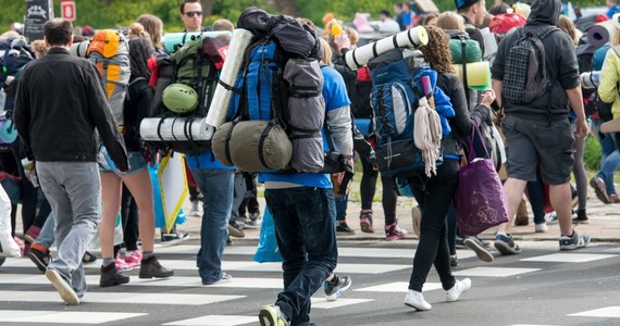 ​"Im mniej mamy bagażu, tym większa szansa, że kierowca zabierze nas w podróż autostopem" - radzi w rozmowie z RMF FM Michał Pater, autostopowicz, który podróżując w ten sposób odwiedził czterdzieści krajów na kilku kontynentach. Wśród nich były Ukraina, Rosja, Kazachstan, Kirgistan, Kanada, Meksyk, Stany Zjednoczone, Chiny i Mongolia.