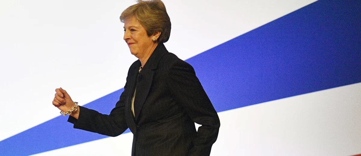 Brytyjska premier Theresa May podczas konwencji Partii Konserwatywnej w Birmingham swoje przemówienie zaczęła od… tańca. Na mównicę weszła tanecznym krokiem w rytm przeboju zespołu Abba „Dancing Queen”.