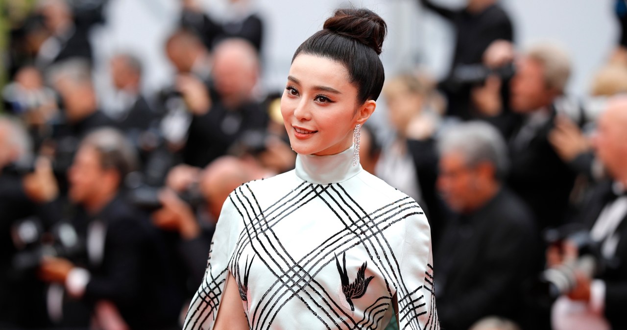 Chińska gwiazda Fan Bingbing - z którą nie było kontaktu od lipca - opublikowała na mediach społecznościowych wpis, w którym przeprasza fanów i Komunistyczną Partię Chin za unikanie podatków.