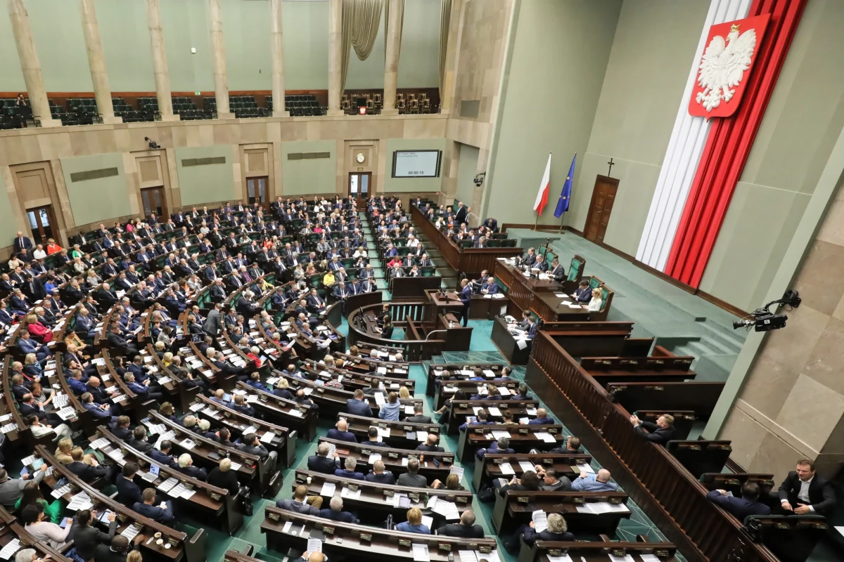 Obywatelskim projektem, który przewiduje likwidację obowiązku szczepień ochronnych, proponując wprowadzenie zasady dobrowolności, zajmą się sejmowe komisje - zdrowia oraz polityki społecznej i rodziny - zdecydowali w czwartek posłowie.