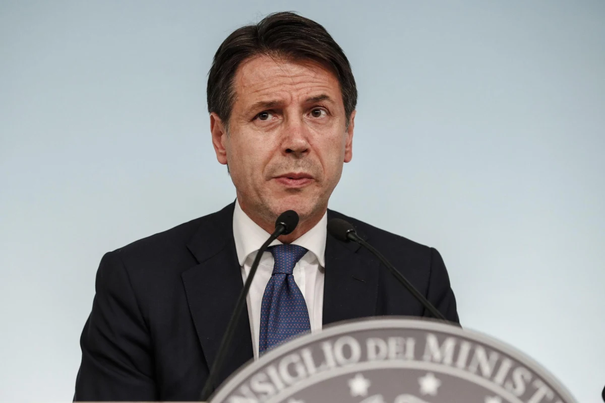 ​KE zamierza odrzucić projekt budżetu przygotowany przez rząd Włoch - twierdzi "La Repubblica". Rzymski dziennik pisze, że w Brukseli gotowy jest już list z negatywną oceną planu wydatków, opracowanego przez gabinet Ligi i Ruchu Pięciu Gwiazd. "La Repubblica" ocenia, że oznacza to "czołowe zderzenie" z Brukselą i "wojna z instytucjami europejskimi".