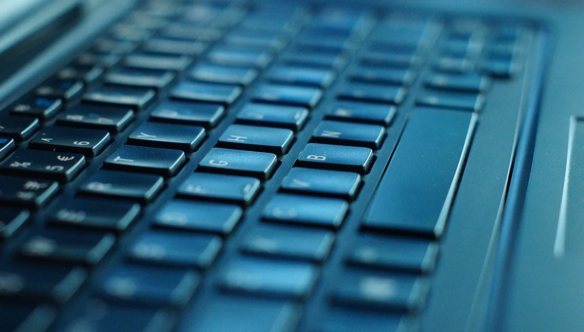 Amerykański wymiar sprawiedliwości postawił zarzuty siedmiu agentom rosyjskiego wywiadu wojskowego GRU z powodu serii cyberataków wymierzonych w instytucje sportowe, agencję międzynarodową i amerykańską spółkę zajmującą się energią jądrową. Cytowany przez AFP przedstawiciel amerykańskiego ministerstwa sprawiedliwości powiedział, że zarzuty te związane są m.in. z wydaleniem z Holandii czterech rosyjskich agentów, o czym holenderskie władze poinformowały wcześniej.