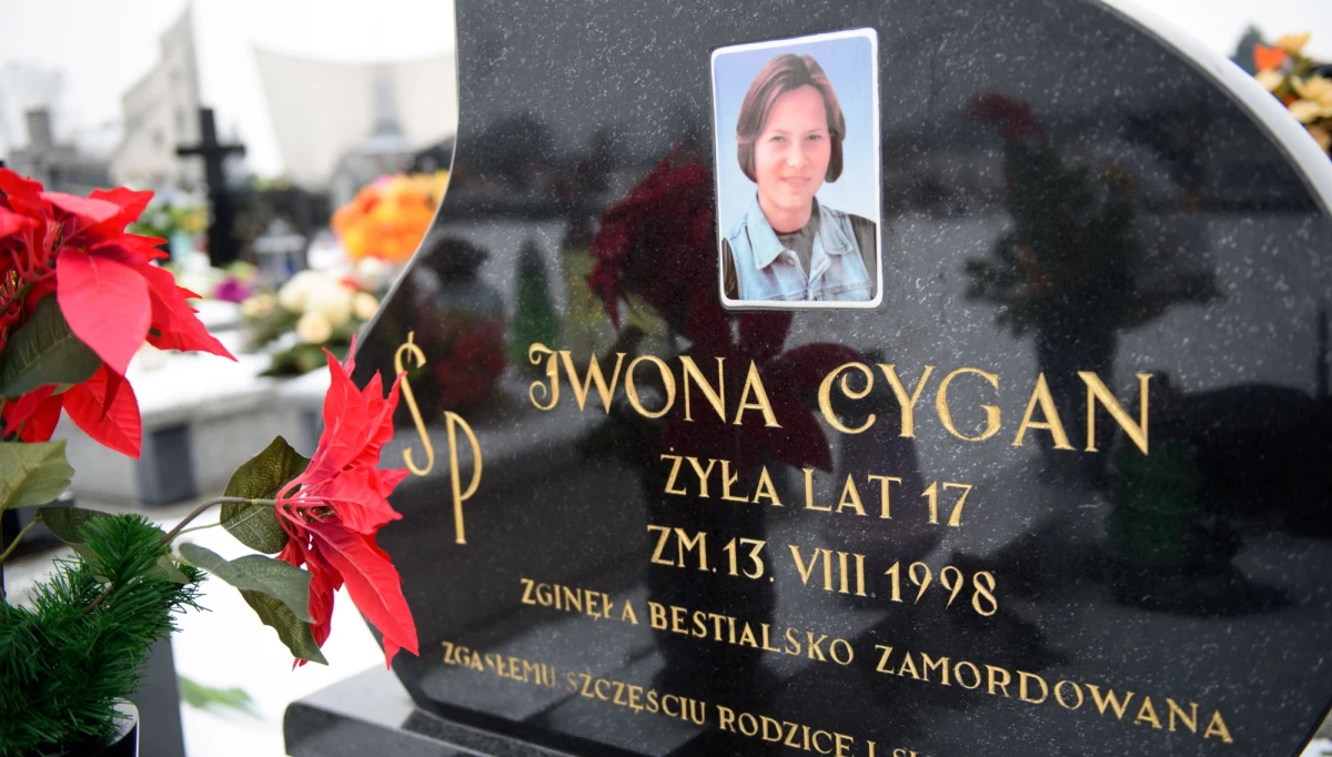 Wobec 15 spośród 17 oskarżonych ws. głośnego zabójstwa sprzed 20 laty 17-letniej Iwony Cygan Sąd Okręgowy w Rzeszowie uchylił areszty i zastosował wobec nich wolnościowe środki zapobiegawcze. W aresztach pozostanie dwóch głównych oskarżonych - Paweł K. i jego ojciec Józef.