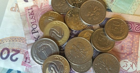 Planowane zmniejszenie w 2019 roku finansowanie programu "Rodzina 500 plus" wynika m.in. z lepszej sytuacji rodzin, mniej osób ubiega się o świadczenie - powiedział wiceminister rodziny, pracy i polityki społecznej Krzysztof Michałkiewicz