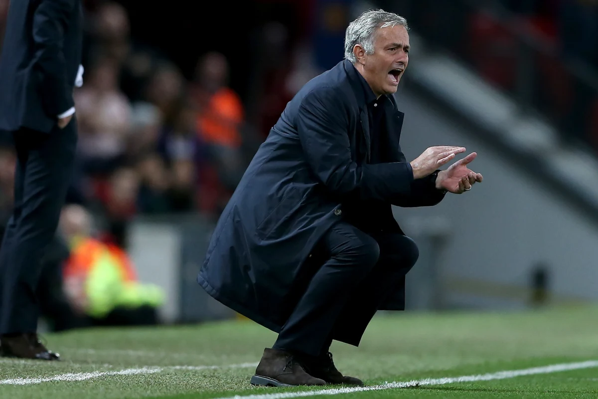 ​Trener Manchesteru United Jose Mourinho w odpowiedzi na krytykę mediów, konferencję prasową przed sobotnim meczem 8. kolejki piłkarskiej ligi angielskiej z Newcastle United zarządził na piątek na godz. 8:00 rano.