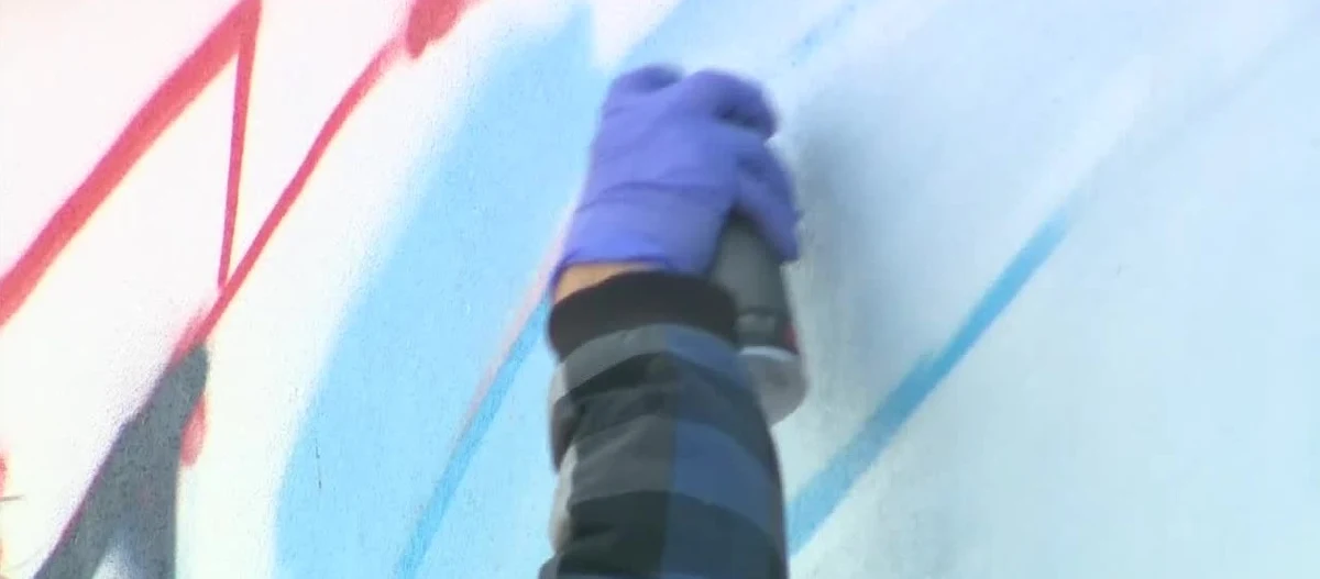 W Bydgoszczy powstaje mural z Tomaszem Gollobem. To rodzinne miasto żużlowca. Mural ma symbolizować różne momenty w życiu sportowca, w tym m.in. wypadek z zeszłego roku, w którym Gollob został ciężko ranny. 