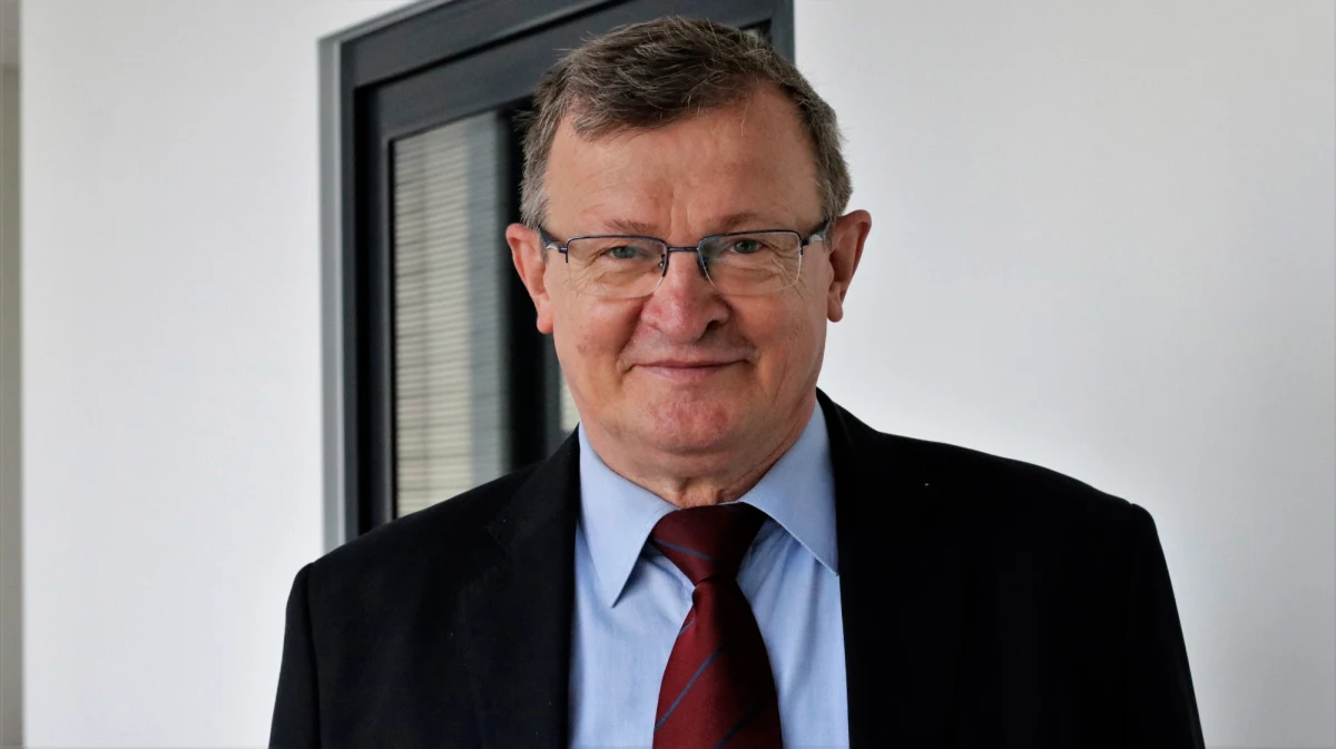 "Te taśmy, to jest chwyt poniżej pasa. Tam jest kilka słówek na literkę "k". (...).  Premier nie jest salonowcem i poukładanym pieskiem, to jest facet z krwi i kości i to jest dobre" – mówi Tadeusz Cymański o taśmach, na których w 2013 roku w restauracji "Sowa i Przyjaciele" został nagrany obecny premier Mateusz Morawiecki. "Jaki atak, taka obrona, a że atak był podły, poniżej pasa, to obrona musi być wyraźna, stanowcza, zdecydowana. (...) Propaganda zbiera straszne żniwo. My mamy program sukcesu i zwycięstwa, chcemy w tych wyborach wygrać, zrobić dobry wynik. Platforma ma inny program - minimalizowania strat" - uważa gość Roberta Mazurka w Porannej Rozmowie w RMF FM.