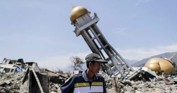 ​Ekipy ratunkowe podjęły w piątek poszukiwania ostatniej szansy po katastrofalnym trzęsieniu ziemi, które 28 września nawiedziło indonezyjską wyspę Celebes. Liczba ofiar śmiertelnych po trzęsieniu ziemi i przejściu fal tsunami przekroczyła 1500.